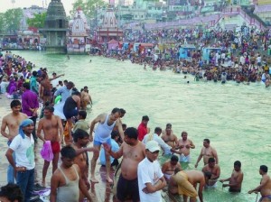À Haridwar, les hindous en liesse célèbrent le Gange